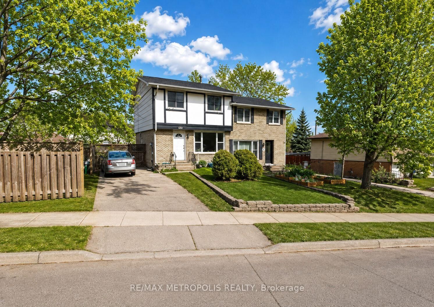 Property Photo: 152 Woodside Avenue Main ON N1S 3Y1