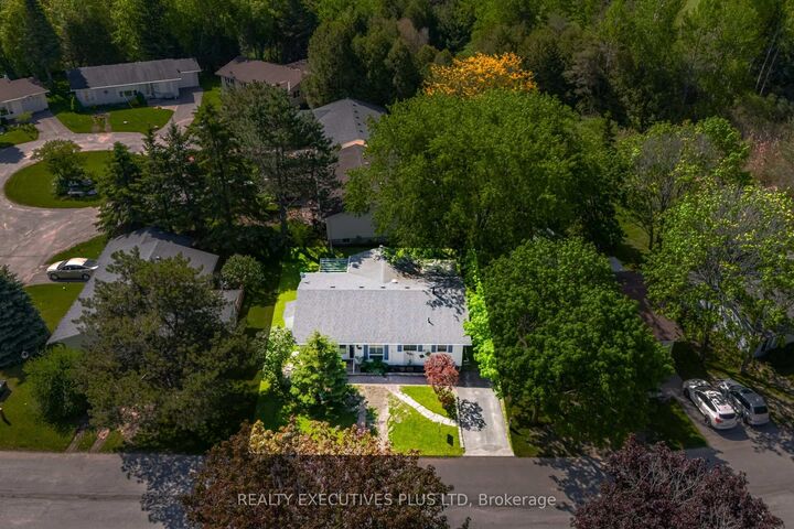 Property Photo: 5 Tecumseth Pines Drive ON L0G 1W0