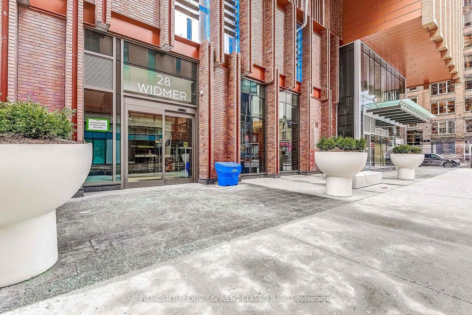 Property Photo: 28 Widmer Street Lph29 ON M5V 0T2