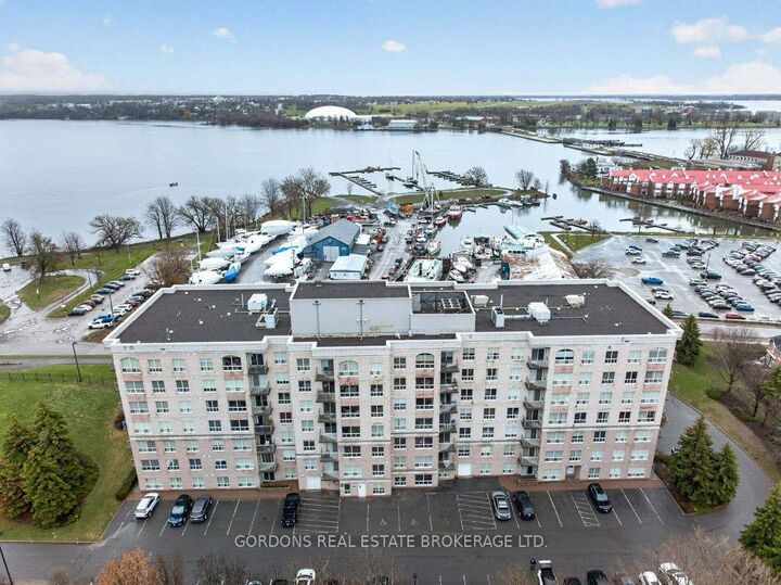 350 Wellington Street 401 — photo 1