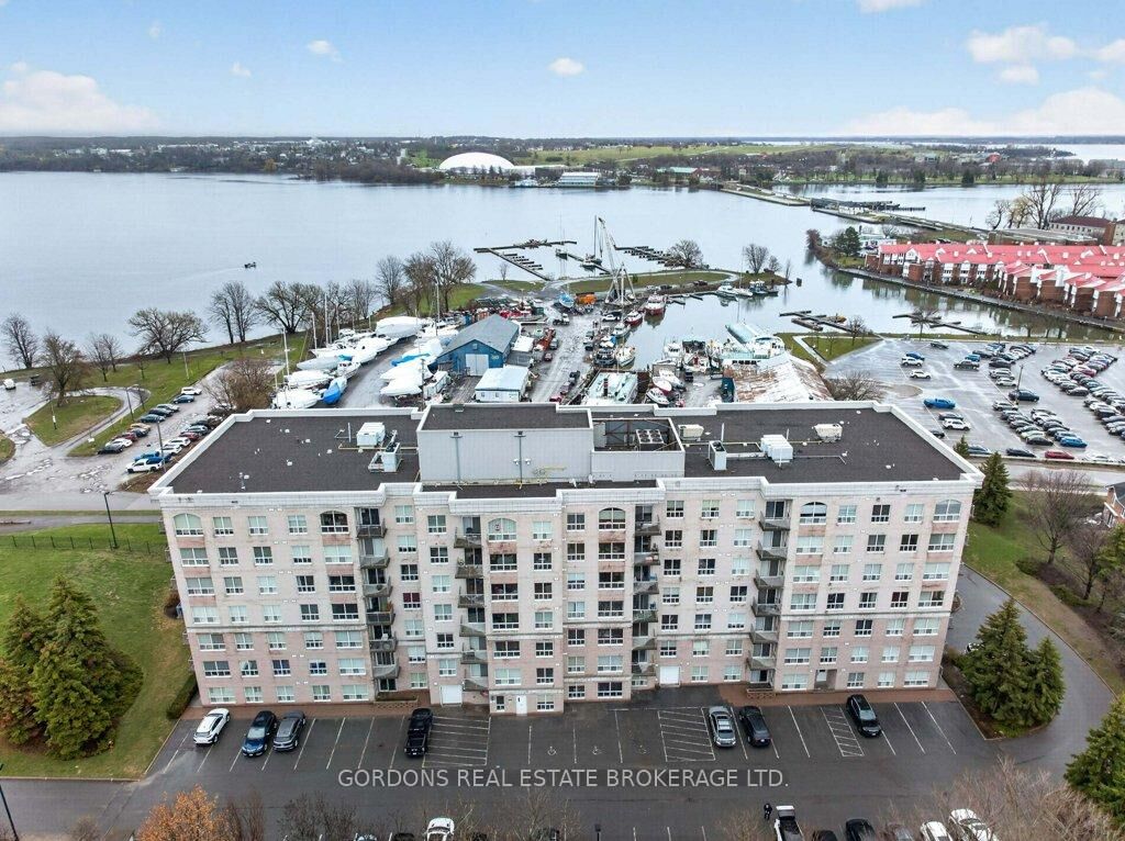 Property Photo:  350 Wellington Street 401  ON K7K 7J7 