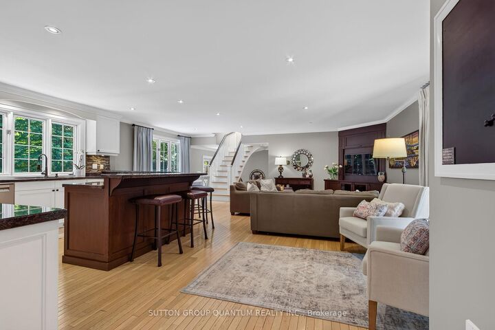 Property Photo: 1391 Queen Victoria Avenue ON L5H 3H2