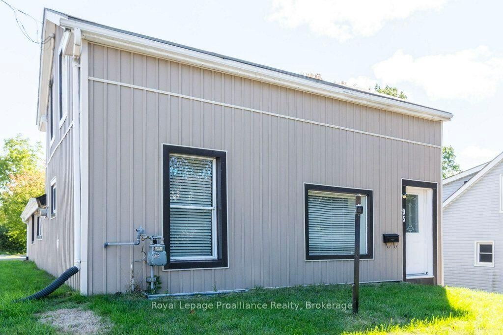 Property Photo:  95 Grier Street  ON K8P 3A2 