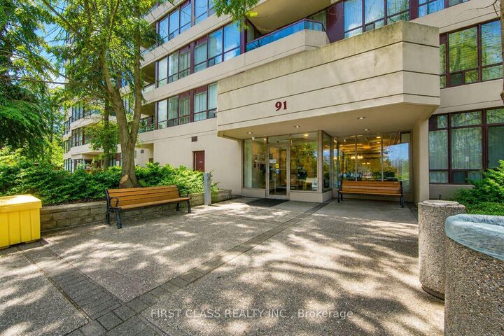 Property Photo: 91 Townsgate Drive 106 ON L4J 8E8