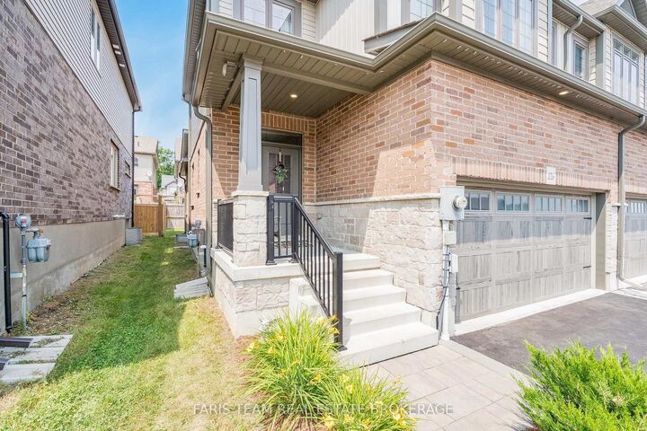 Property Photo:  1016 Wright Drive  ON L4R 0E4 