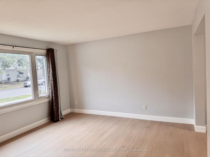 Property Photo: 841 Jalna Boulevard ON N6E 2S2