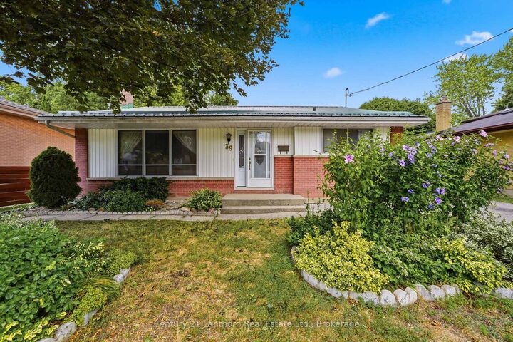 Photo de la propriété: 39 Linton Park Road ON K8N 4K7