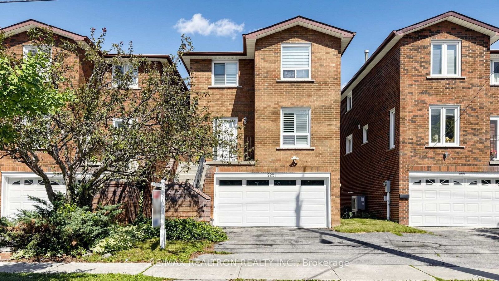Property Photo: 2221 Warden Avenue ON M1T 1V5