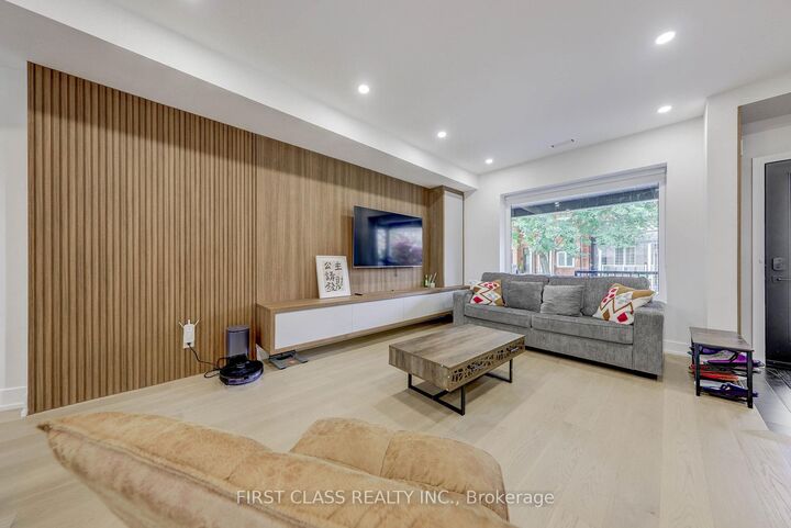 Property Photo: 431 Roxton Road Main ON M6G 3R5