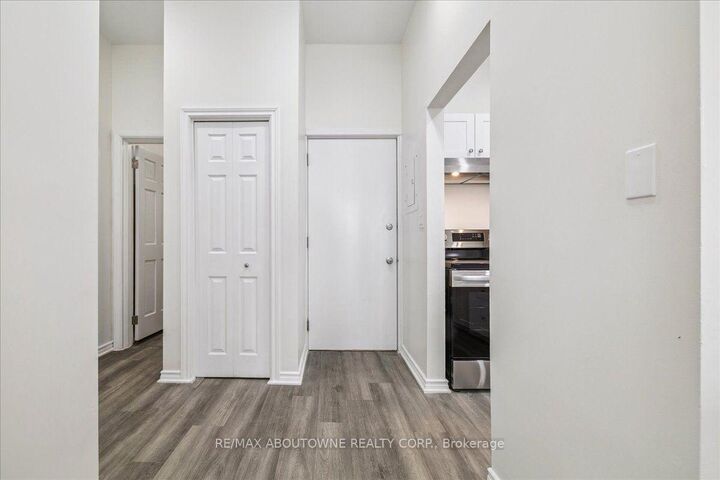 Property Photo:  68 Peel Street 3  ON N3Y 1S2 