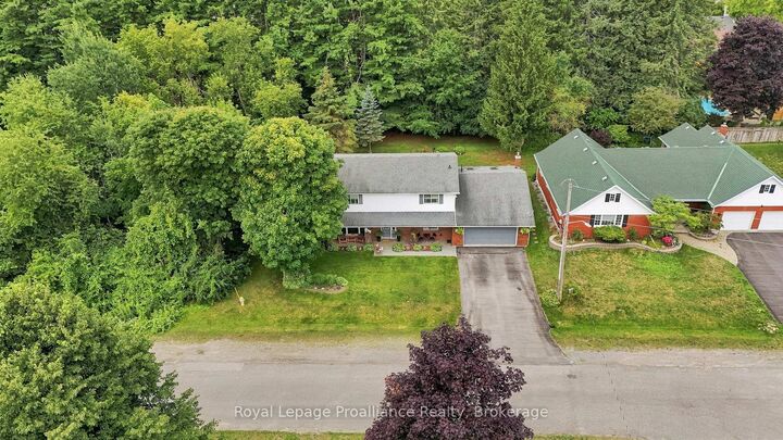 Property Photo: 6 Mohawk Avenue ON K0K 1H0