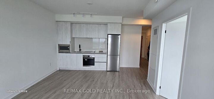 Property Photo:  2495 Eglinton Avenue W 1613  ON L5M 2T2 