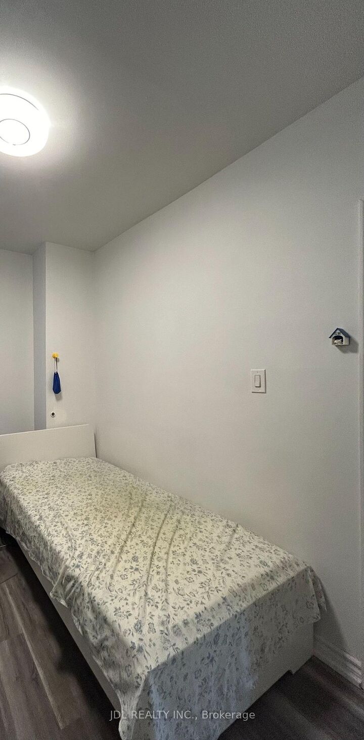 Property Photo: 518 Manning Ave Avenue Suite A, 2nd Floor ON M6G 2V7