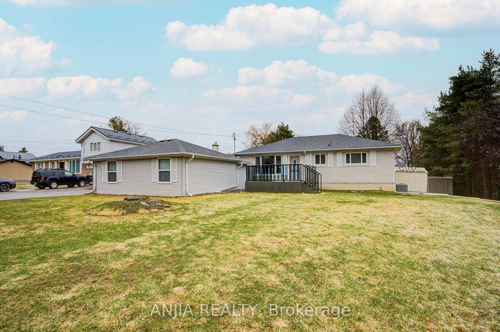 Property Photo: 1369 Ravenshoe Road ON L0G 1R0