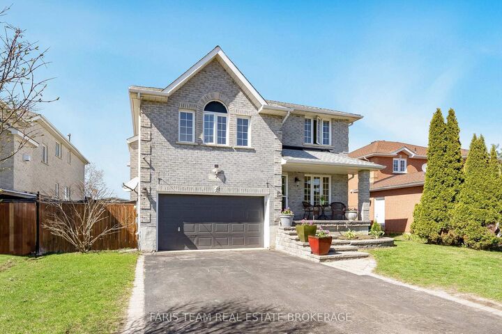 Property Photo:  4 Whispering Pine Place  ON L4N 9R9 