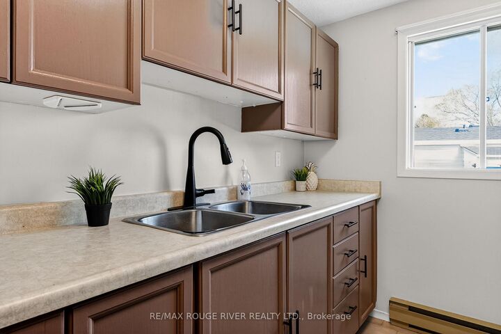 22 Eastbank Road — photo 1