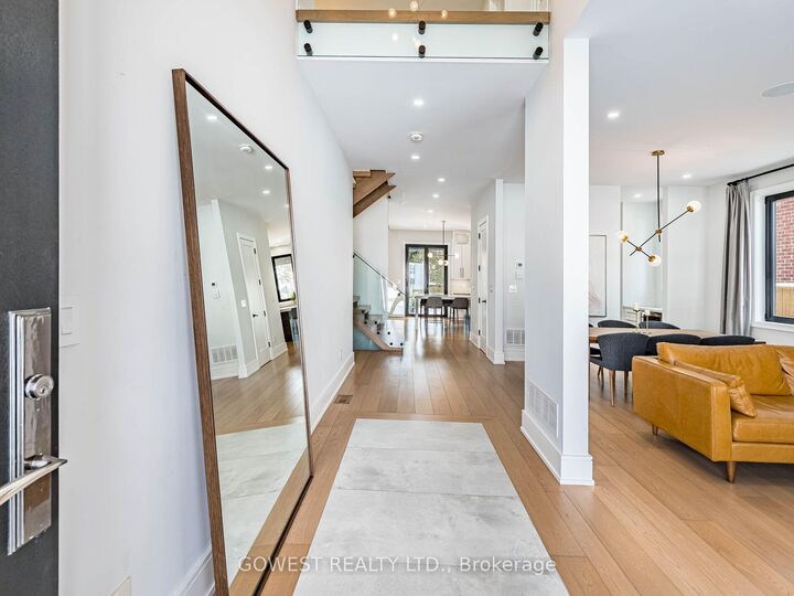 Property Photo: 402 Niar Avenue ON L5G 1W3