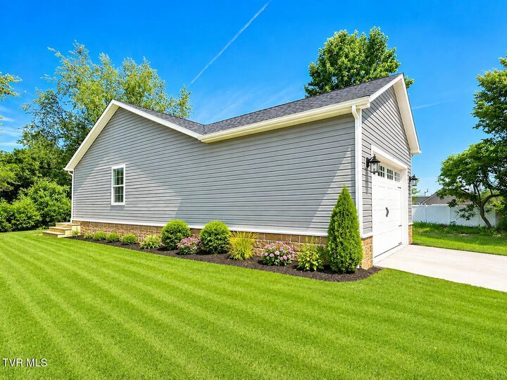 Property Photo:  102 Charlie Avenue  TN 37686 