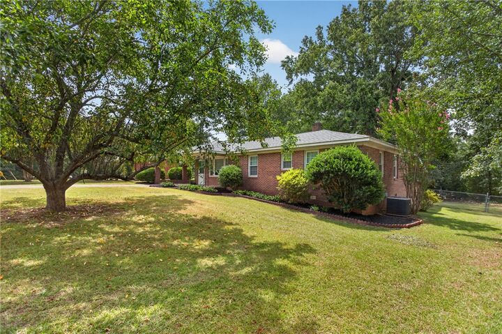 Property Photo: 303 Evergreen Forest Drive SC 29678