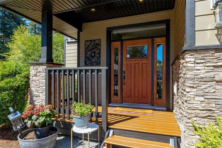 Property Photo: 3618 Belsize Close BC V9C 0J3