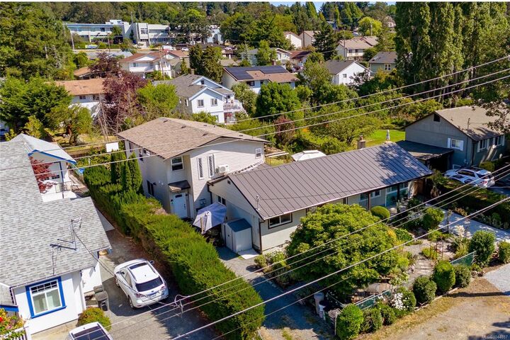 862 Canterbury Rd — photo 1