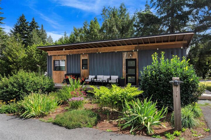 Property Photo: 1127 Stuart Cres BC V8H 0H2
