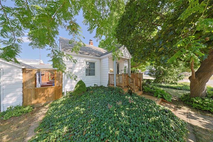 Property Photo: 304 Lorne Avenue ON N8A 3Z3