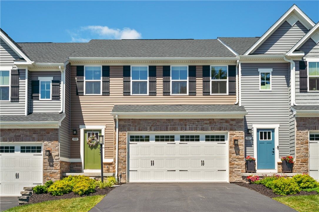 Property Photo:  509 Dogwood Ln  PA 15057 