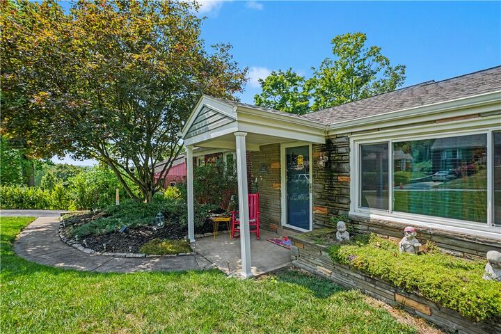 Property Photo: 1242 Arrowood Dr PA 15243