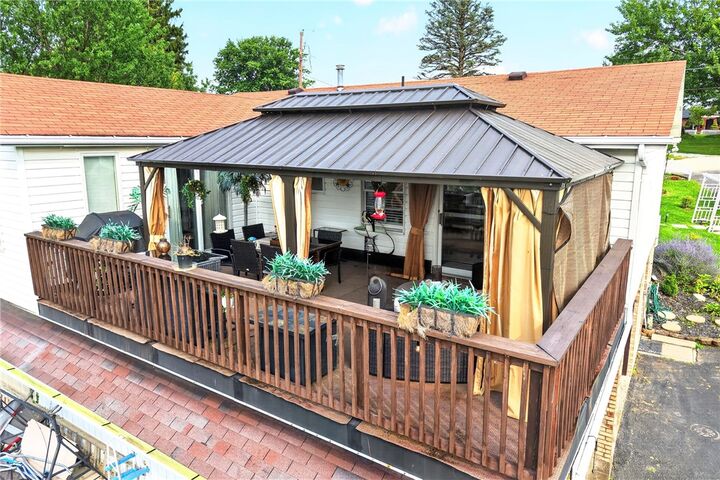 Property Photo:  20 Irwin Dr  PA 15063 