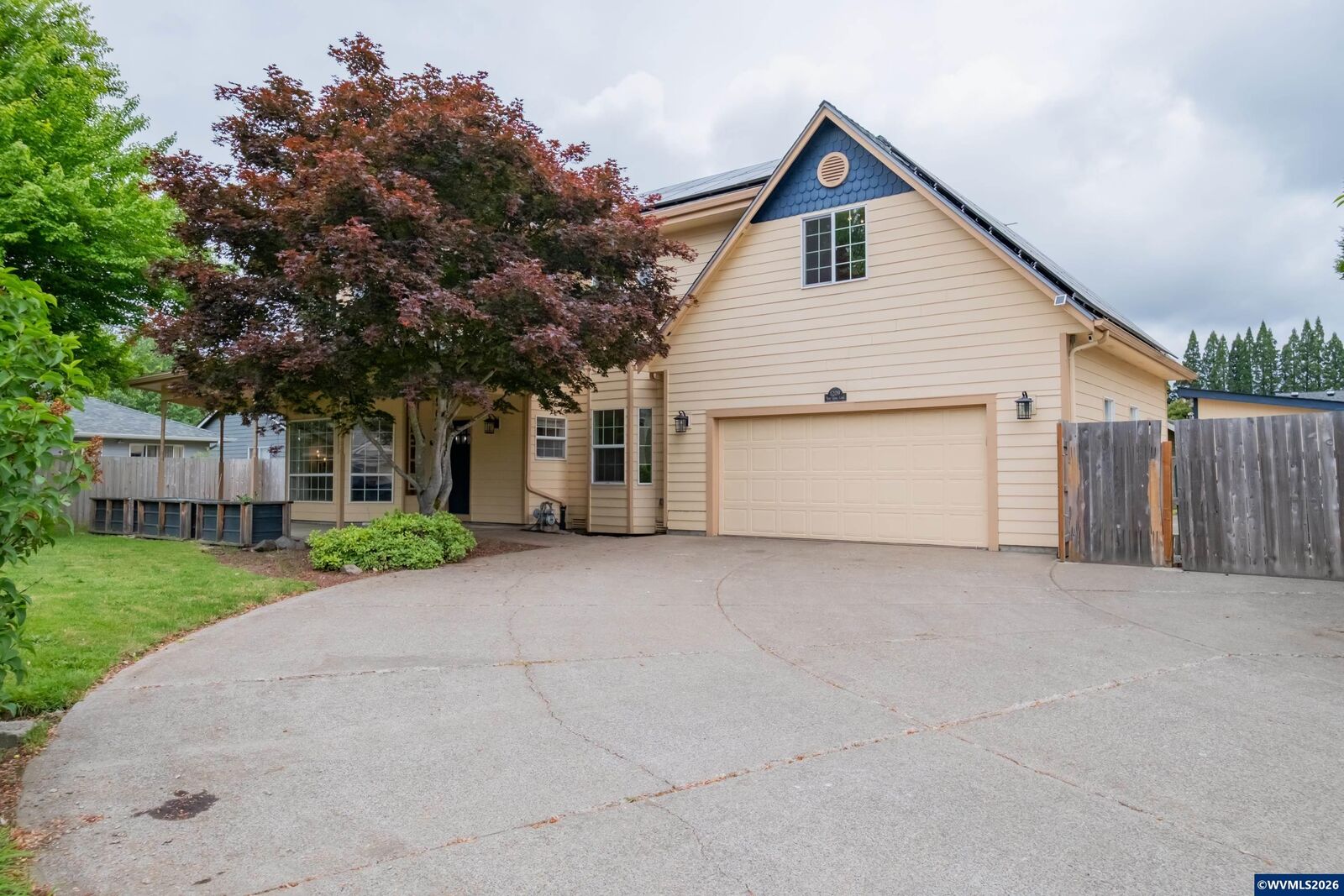 Property Photo: 1209 Bent Grass Ct NE OR 97303