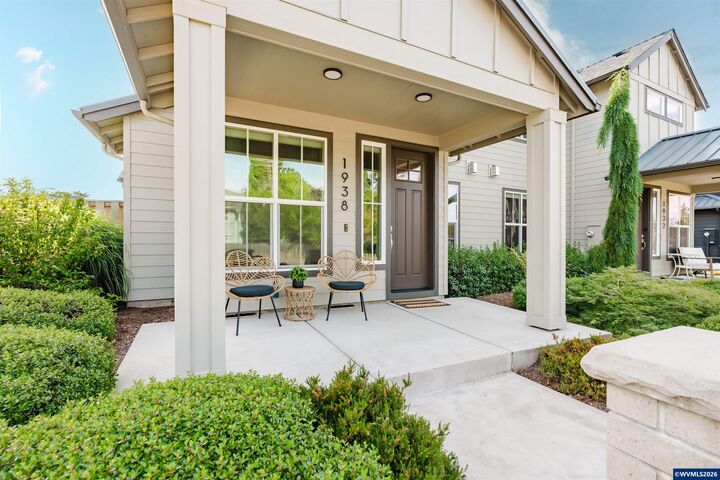Property Photo: 1938 SW 53rd St OR 97333