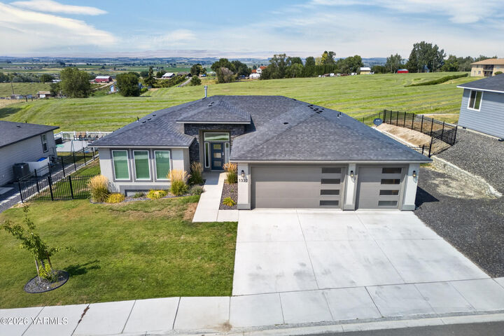 Property Photo:  1320 W Pax Ct  WA 98944 