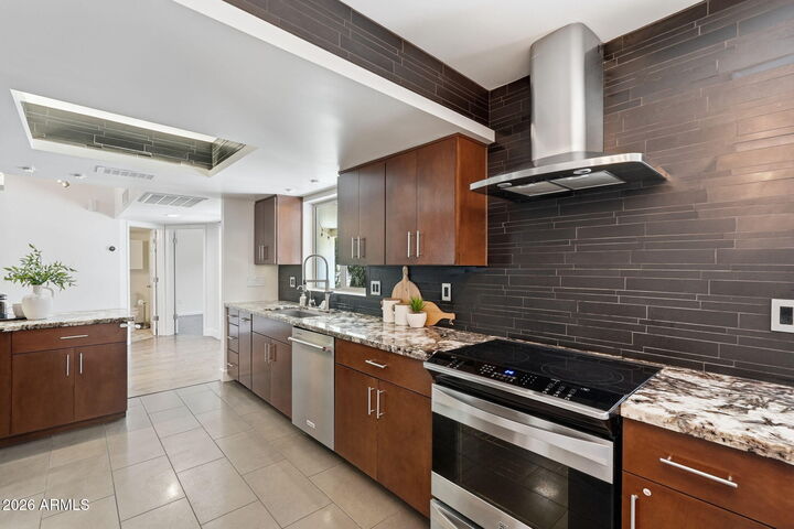 Property Photo: 933 E Leeward Lane AZ 85283