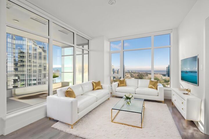 Property Photo:  6511 Sussex Avenue 1302  BC V5H 0K5 