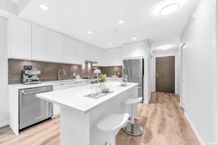 Property Photo: 615 Cottonwood Avenue 305 BC V3J 0N4
