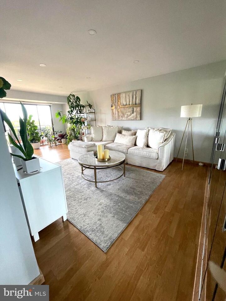 Property Photo:  3100 S Manchester Street 921  VA 22044 