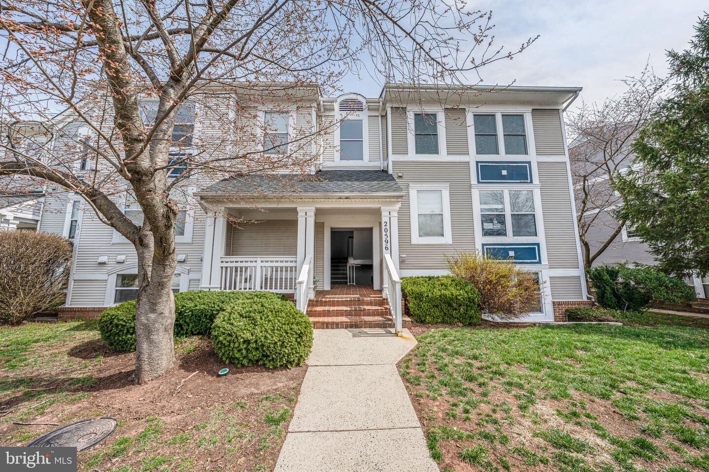 Property Photo: 20596 Cornstalk Terrace 302 VA 20147