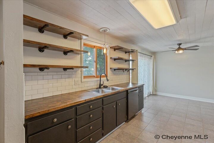 Property Photo:  4508 E 10th St  WY 82001 