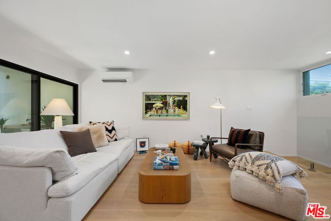 Property Photo:  2233 4th St, Unit 3  CA 90405 