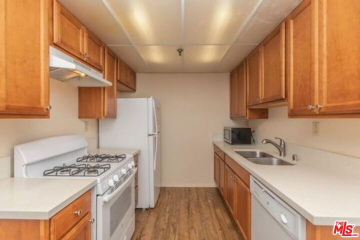 Property Photo:  512 Veteran Ave, Unit 216  CA 90024 