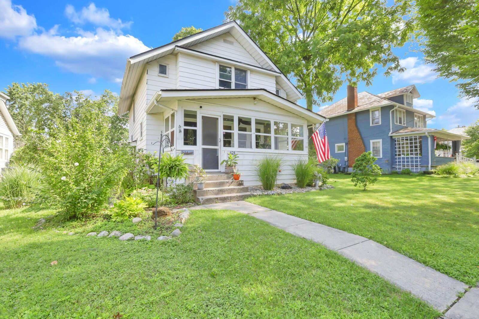 Property Photo:  624 Elm Street  OH 43125 