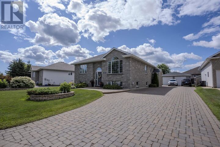 Property Photo:  239 Caribou Cres  ON P7C 5Z5 