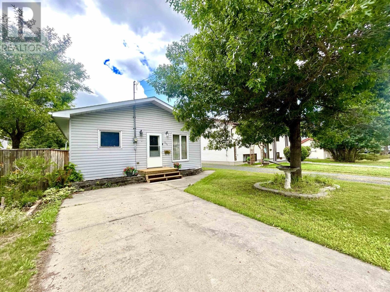 Property Photo:  554 Elm Avenue  ON P9A 3J4 