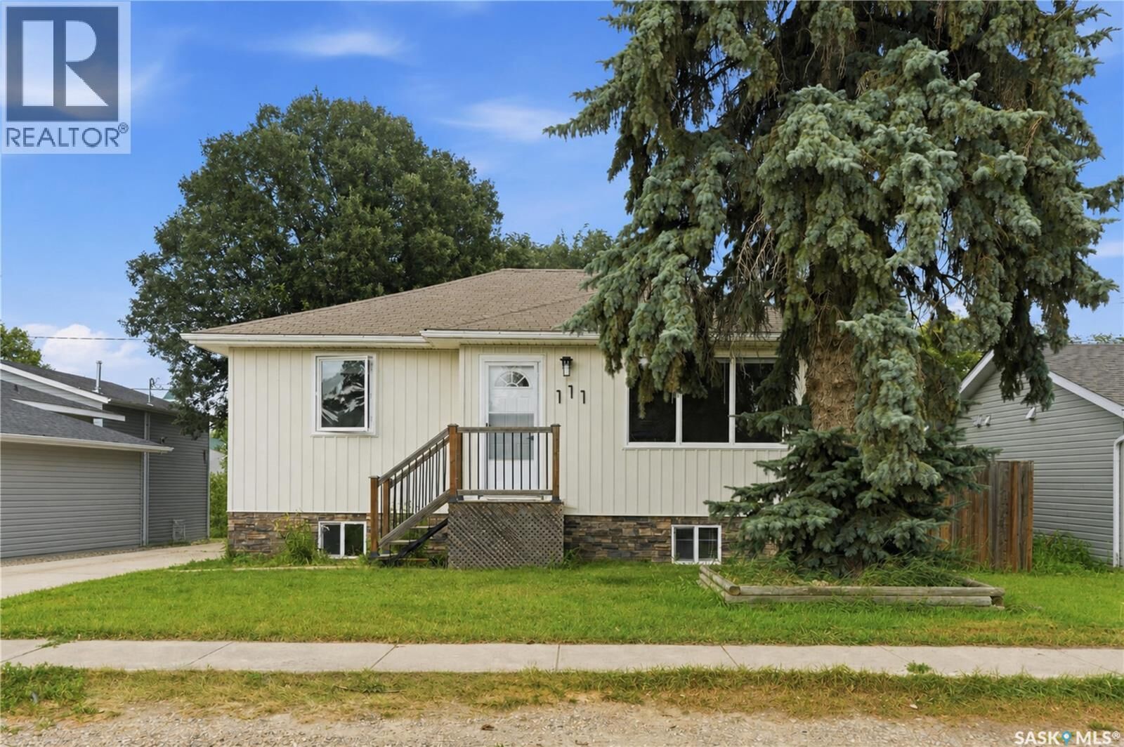 Property Photo:  111 3rd Street  SK S0K 1X0 