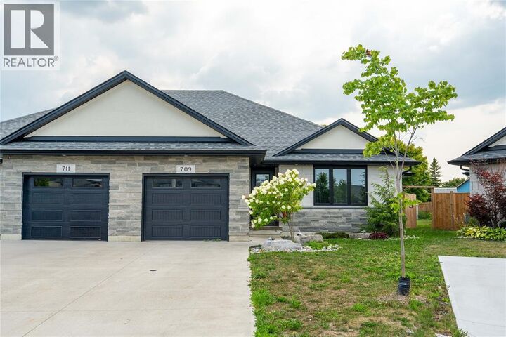 709 Ferdinands Crescent — photo 1