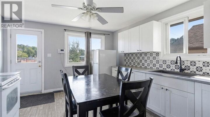 Photo de la propriété:  398 Bond Street  ON P3B 2K2 