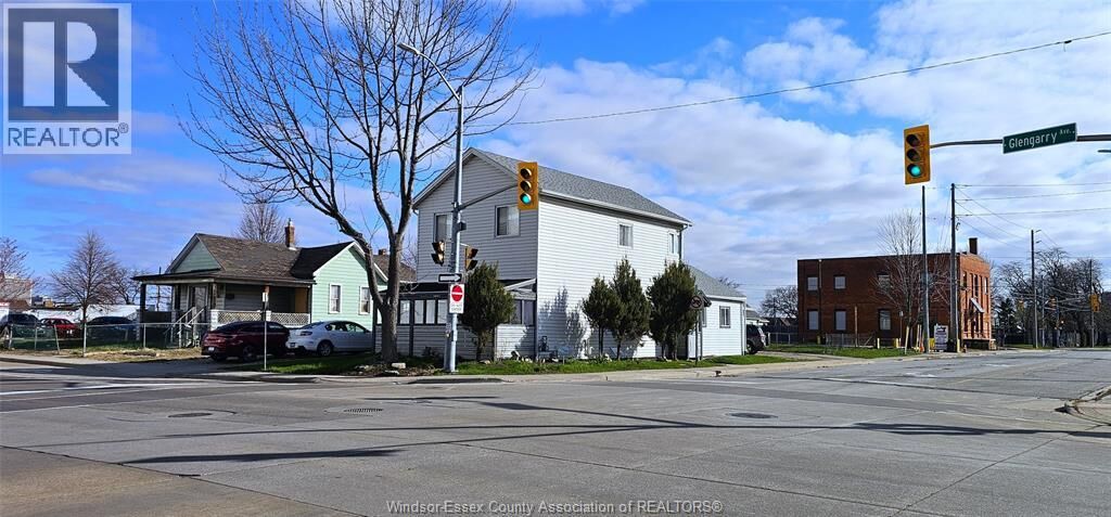 Property Photo: 194 Glengarry Avenue ON N9A 1P2
