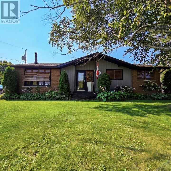 185 Cedar — photo 1