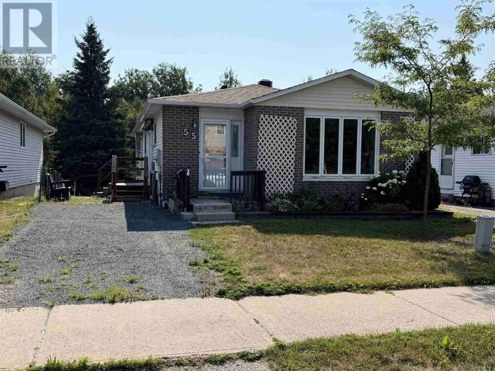 Property Photo:  55 Esten Dr S  ON P5A 3M9 